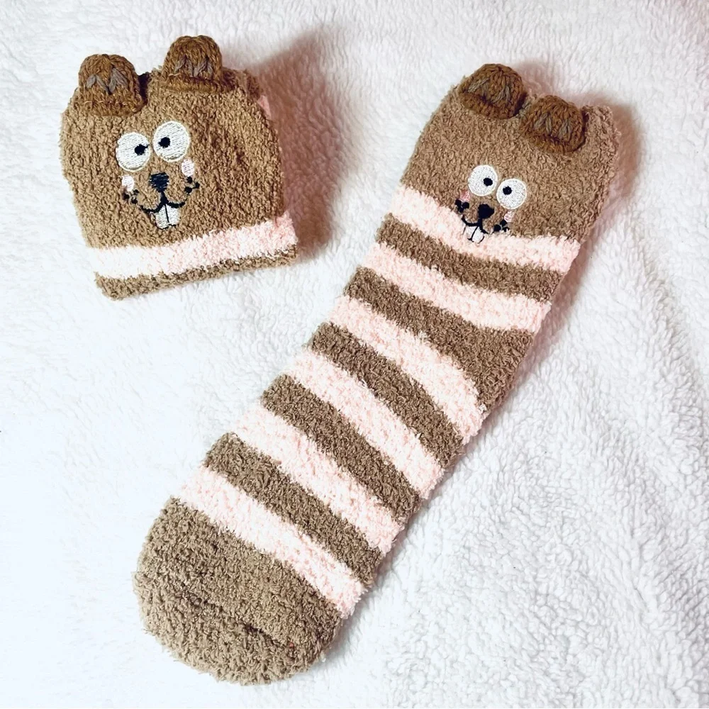 NWT LITTLE GIRL and BEAVER Gift Socks - 3D Fluffy Thick Warm Winter Socks M 5-10